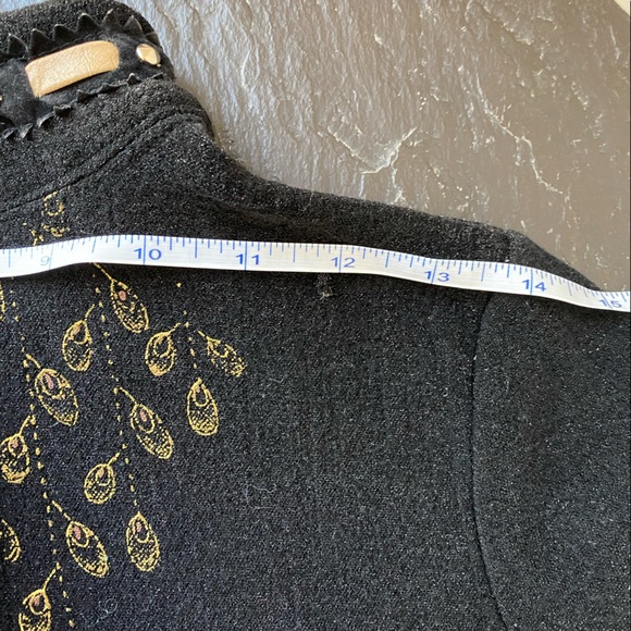 Elldos shiny black sweater, mid zip with a lot of rich detail - Picture 6 of 9